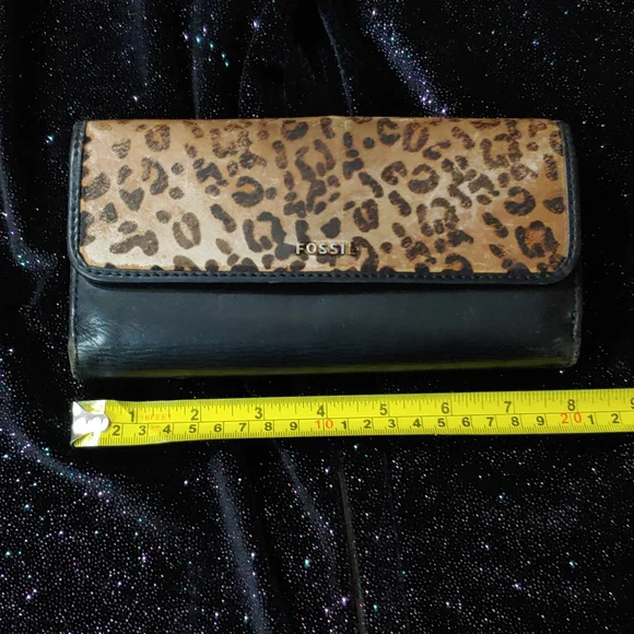 Fossil Leopard Leather Large Wallet - Picture 11 of 16